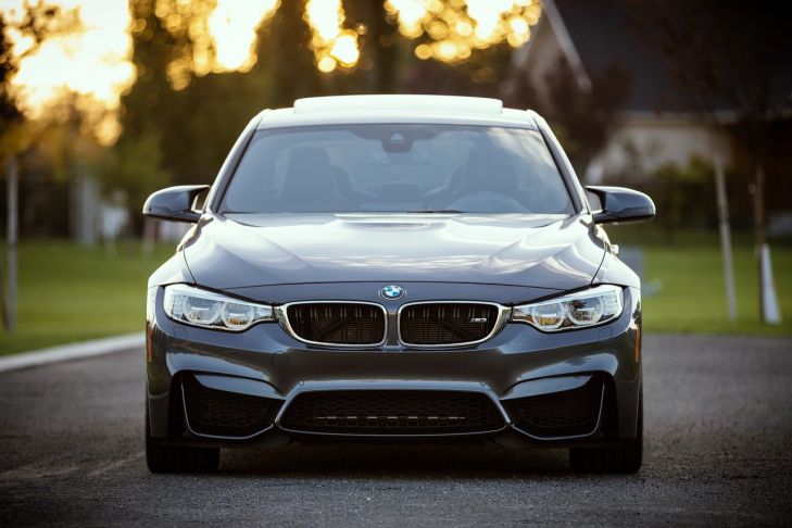 Компания BMW представила самый мощный автомобиль в истории 