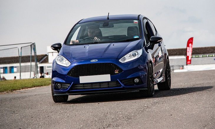 Автоконцерн Ford полностью свернул деятельность в России 